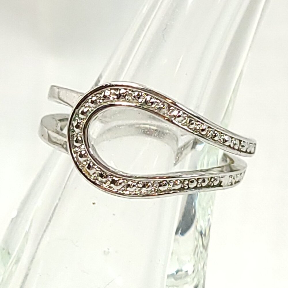 Avon Loop Ring